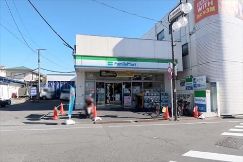 ファミリーマート千川駅北店まで500m