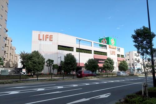 ライフ千川駅前店まで720m