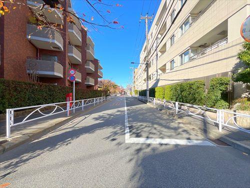 前面道路(2025年12月撮影)