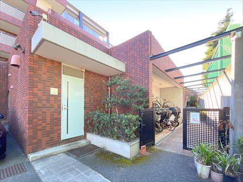 ゴミ置き場・駐輪場