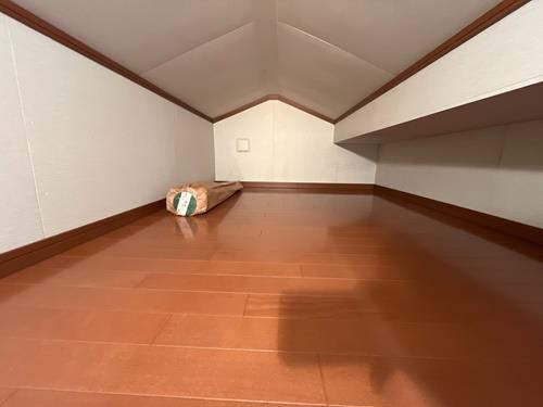 屋根裏収納-1
