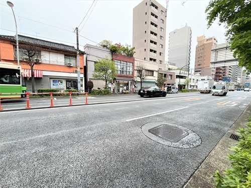 前面道路（北西側）