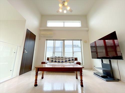 リビングダイニング勾配天井