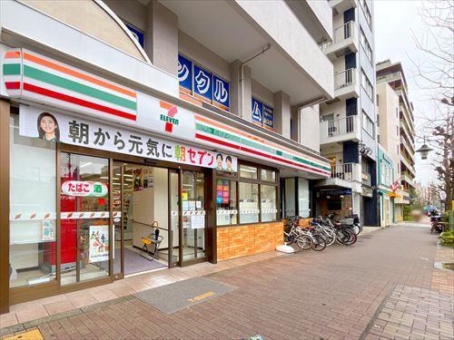 セブンイレブン目黒元競馬場店まで320m