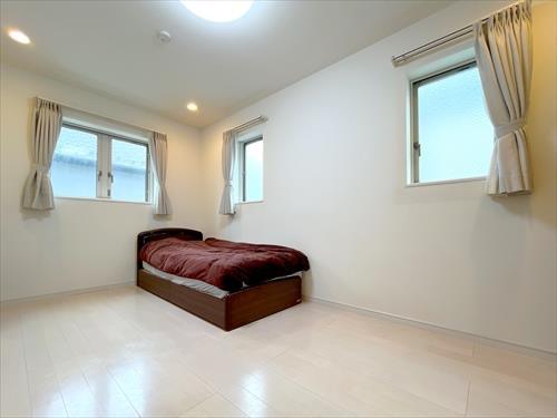 2階　洋室約8帖