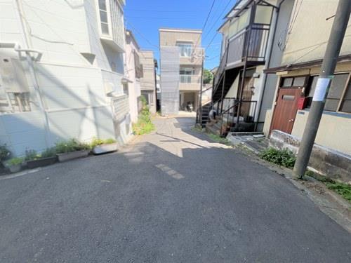 現地前面道路写真（2026年6月撮影）