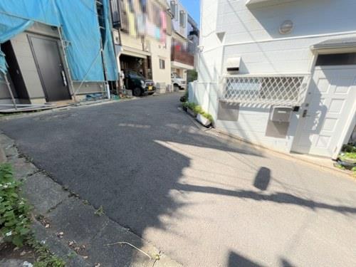 現地前面道路写真（2026年6月撮影）
