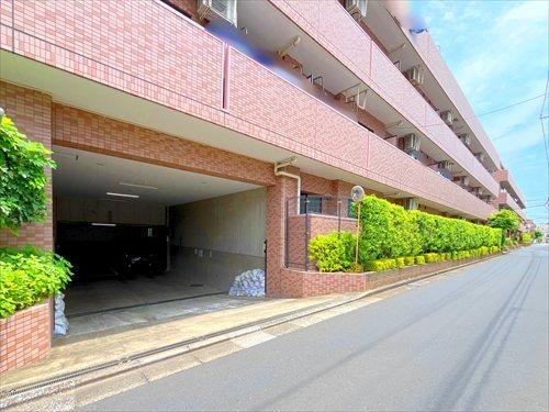 駐車場・車両出入口