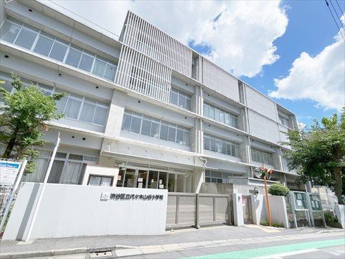 渋谷区立代々木山谷小学校(530m)