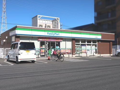 ファミリーマート川口戸塚東店まで790m