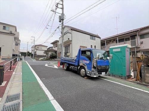 前面道路を含む現地（右手）