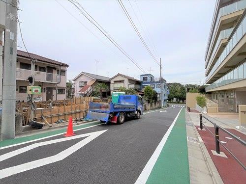 前面道路を含む現地（左手）