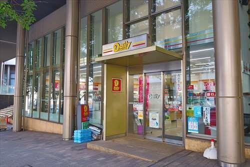 デイリーヤマザキ六本木3丁目店90m