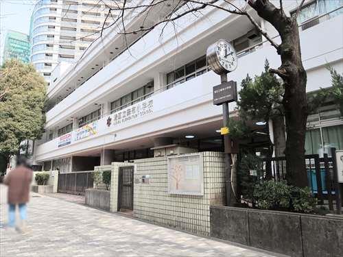 港区立麻布小学校まで630m