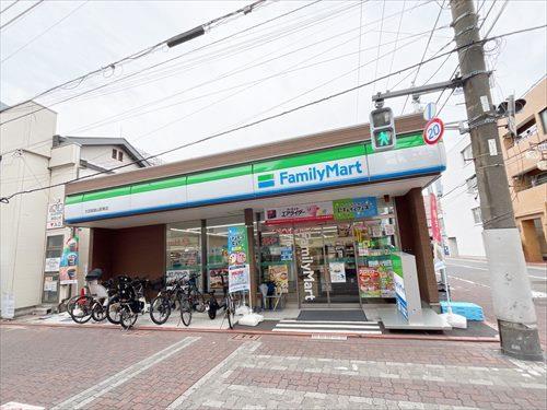 ファミリーマート大田御嶽山駅東店400m