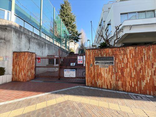 渋谷区立常磐松小学校 380m