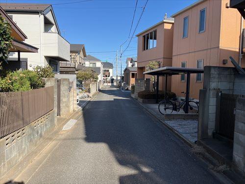 南西側前面道路および外観