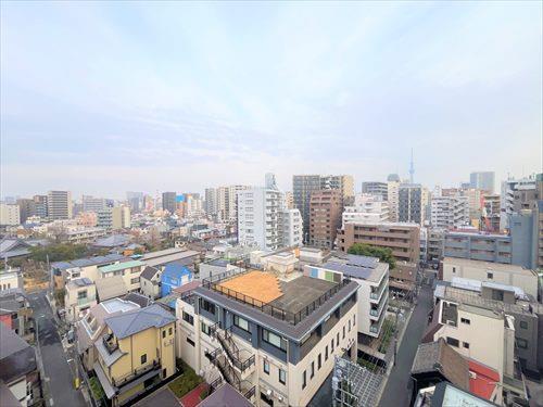 洋室9.6帖のバルコニーからの眺望