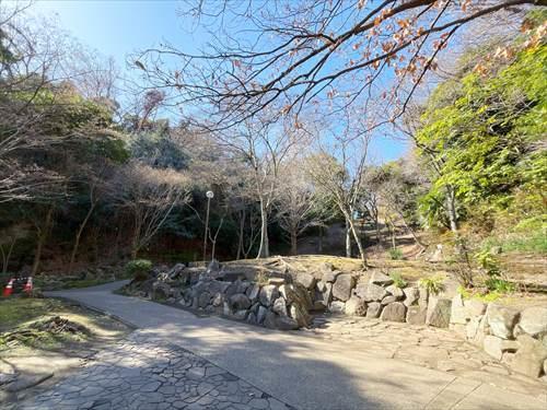 釜利谷中央公園(580m)