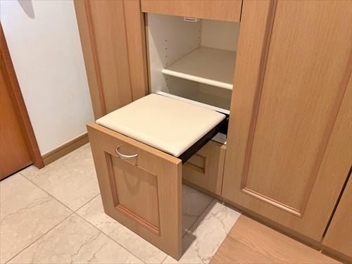 折りたたみ式収納椅子