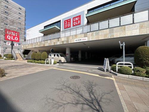 ユニクロ足立入谷店60m
