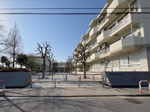 足立区立入谷南中学校810m