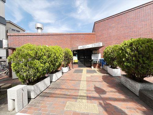 世田谷区立深沢図書館(680m)