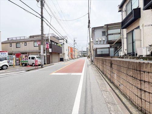 東側前面道路