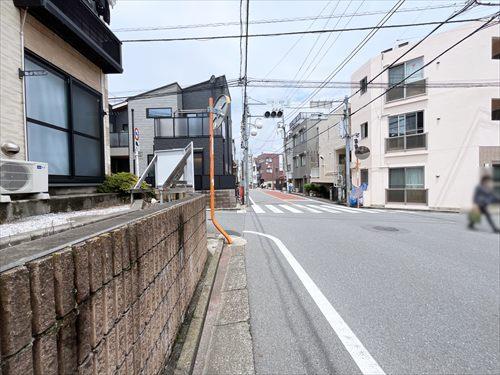 東側前面道路