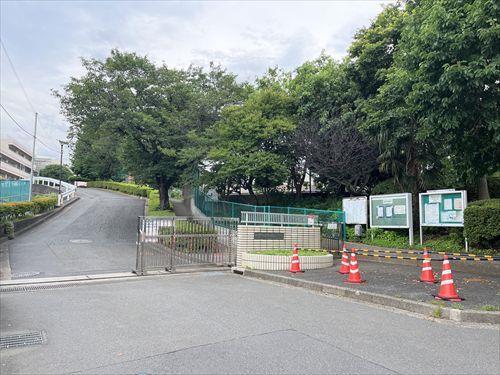 横浜市立上寺尾小学校まで1420m