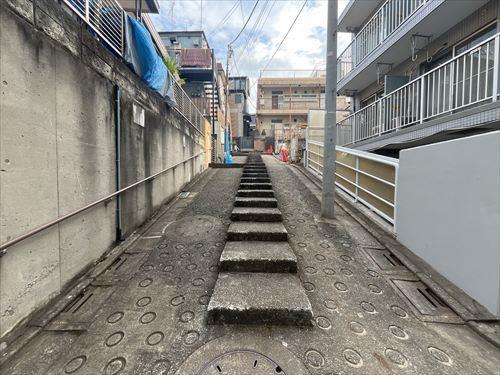 前面道路（階段有り）