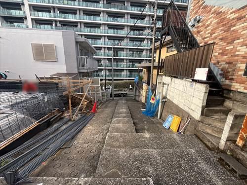 前面道路（階段有り）