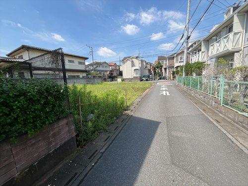 北西側道路(2026.7撮影)
