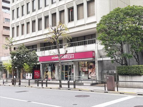 成城石井市ヶ谷店(580m)