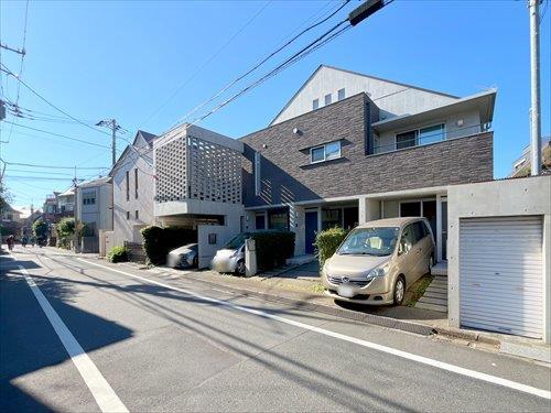現地含む前面道路(2025年11月撮影) 現地含む前面道路(2025年11月撮影)