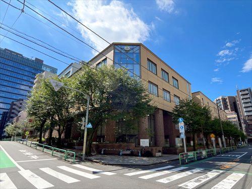 千代田区立麹町小学校まで310m