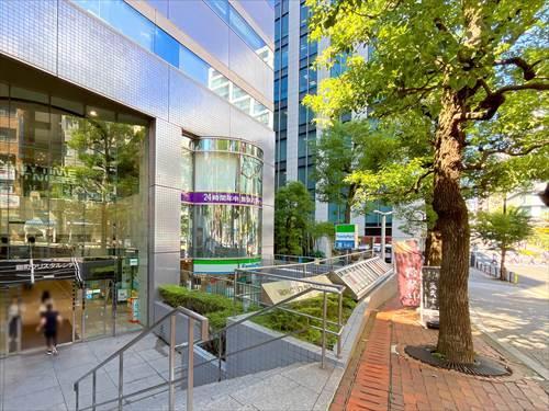ファミリーマート麹町駅前店まで130m