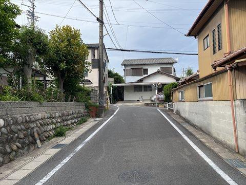 南東側道路（2024年6月撮影）