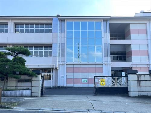 日進市立香久山小学校まで1260m