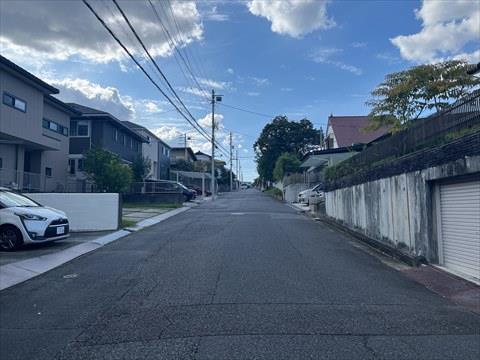 前面道路(2024年10月撮影)