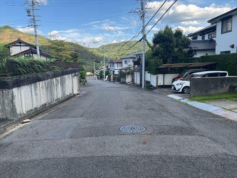 前面道路(2024年10月撮影)