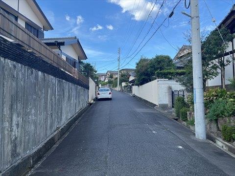 前面道路(2024年10月撮影)