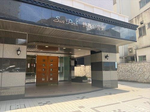 マンション出入口