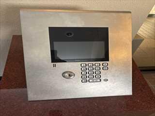 エントランス前インターフォン