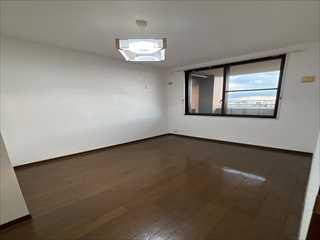 南側洋室（約6帖）