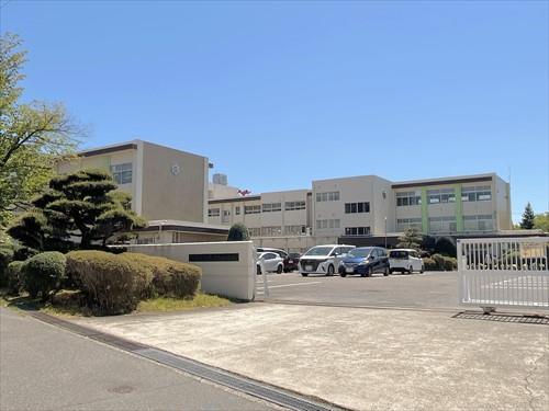 日進市立相野山小学校まで730m
