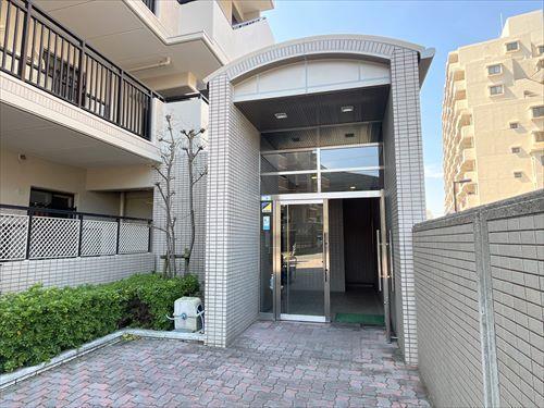 マンション出入口