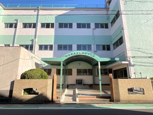 名古屋市立春岡小学校まで590m