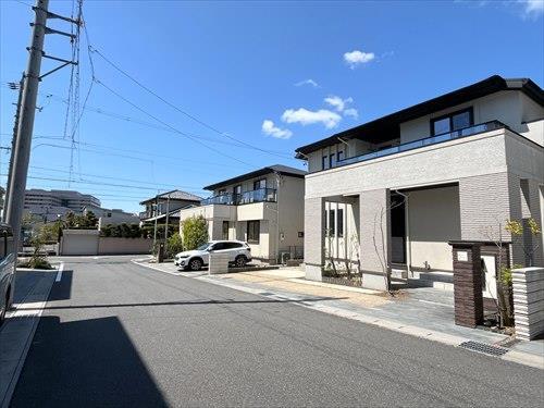 前面道路 (2026年4月撮影)