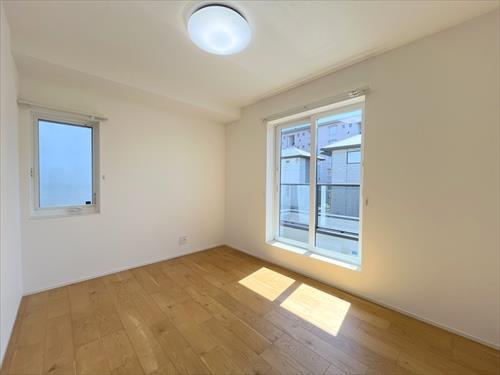 2階 南東側洋室-2